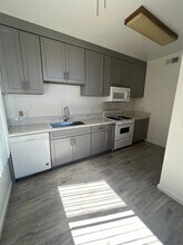11250 Morrison St in Los Angeles, CA - Building Photo - Building Photo