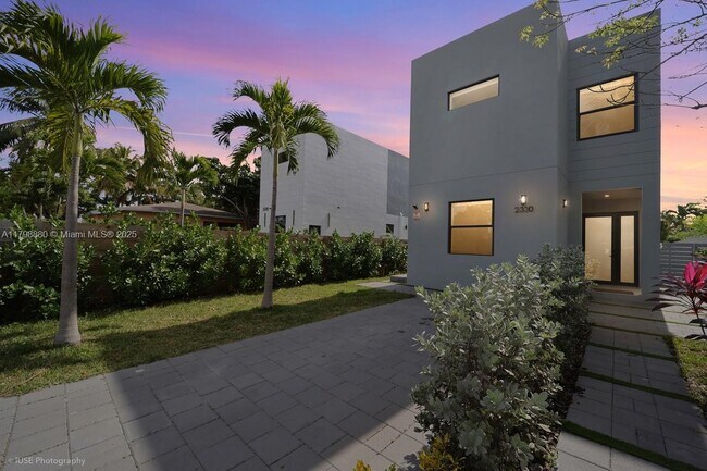 2330 SW 14th St in Miami, FL - Building Photo - Building Photo