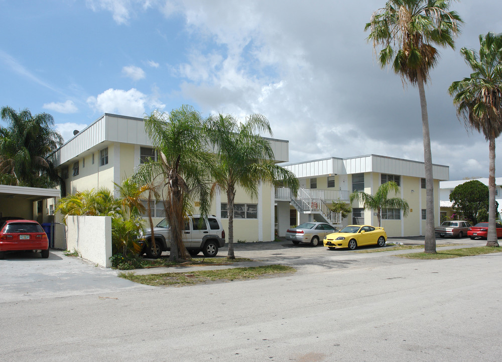 1638 Dewey St in Hollywood, FL - Foto de edificio