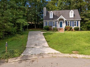 2300 Cynthia Dr in Durham, NC - Foto de edificio - Building Photo