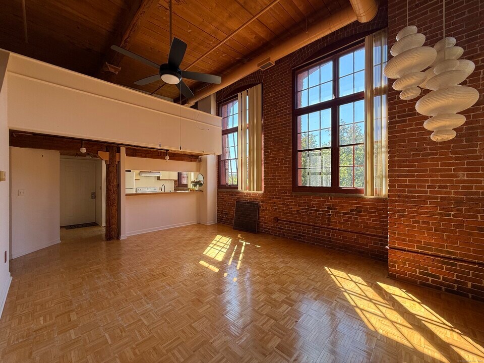 839 Main St in Torrington, CT - Building Photo