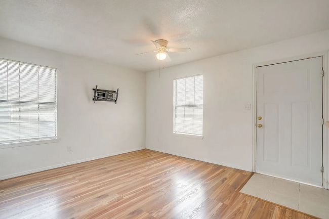 13320 White Settlement Rd, Unit Apt A in Fort Worth, TX - Building Photo - Building Photo