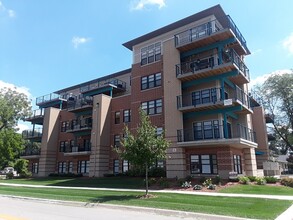 Apartments at Iowa in Iowa City, IA - Building Photo - Building Photo