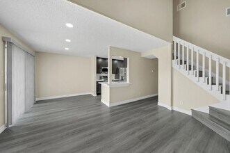 8427 Sands Point Dr in Houston, TX - Building Photo - Building Photo