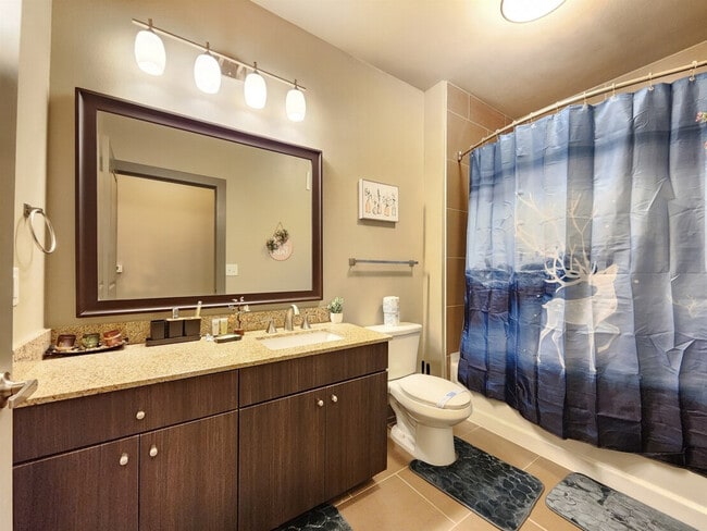 1800 Devonshire Crescent in Houston, TX - Building Photo - Building Photo