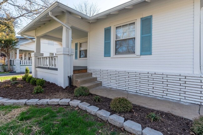 1111 S Broadway Ave in Springfield, MO - Building Photo - Building Photo