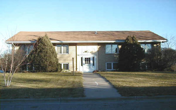 2154 Pike Lake Dr in New Brighton, MN - Foto de edificio - Building Photo