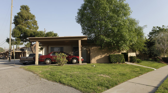 Mountain Pines in San Bernardino, CA - Building Photo - Building Photo