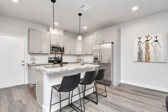 3814 Lakewood Dr in Montgomery, TX - Building Photo - Building Photo