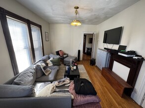 211 Holland St, Unit 3A in Somerville, MA - Building Photo - Building Photo