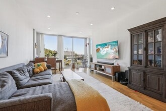 915 Hudson Park in Edgewater, NJ - Building Photo - Building Photo