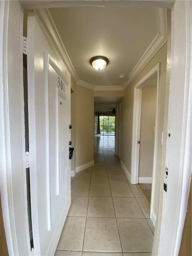 4235 N University Dr in Sunrise, FL - Building Photo - Building Photo