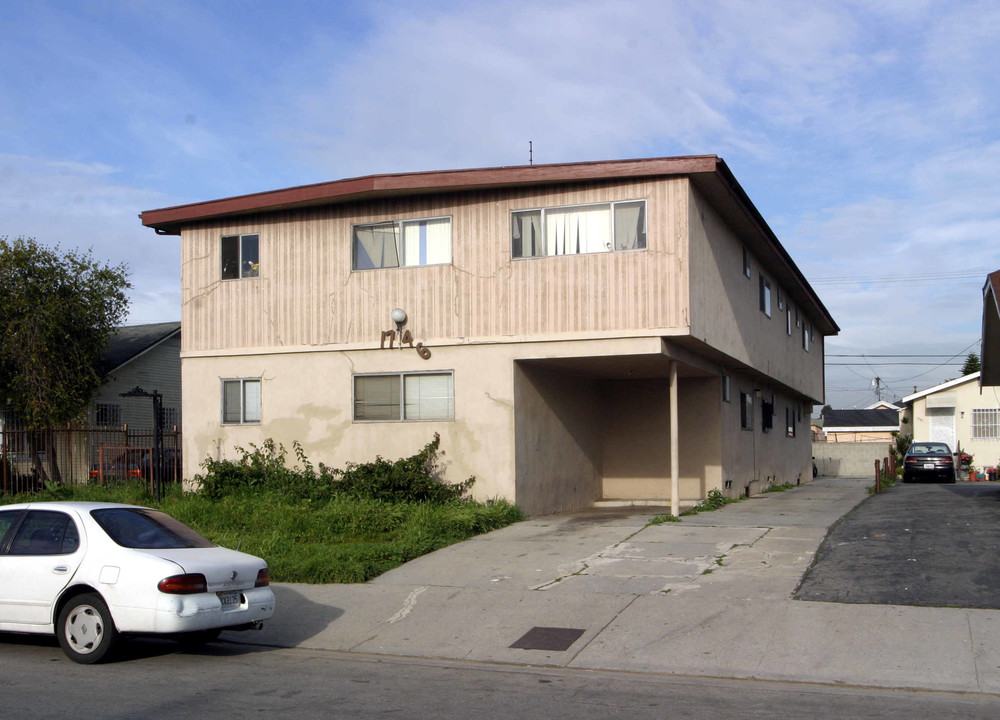 Longwood Apartment in Los Angeles, CA - Building Photo