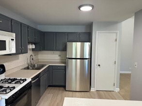 1048 Auburn Ln in Buffalo Grove, IL - Building Photo - Building Photo