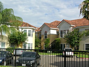 Las Misiones in Mission, TX - Foto de edificio - Building Photo