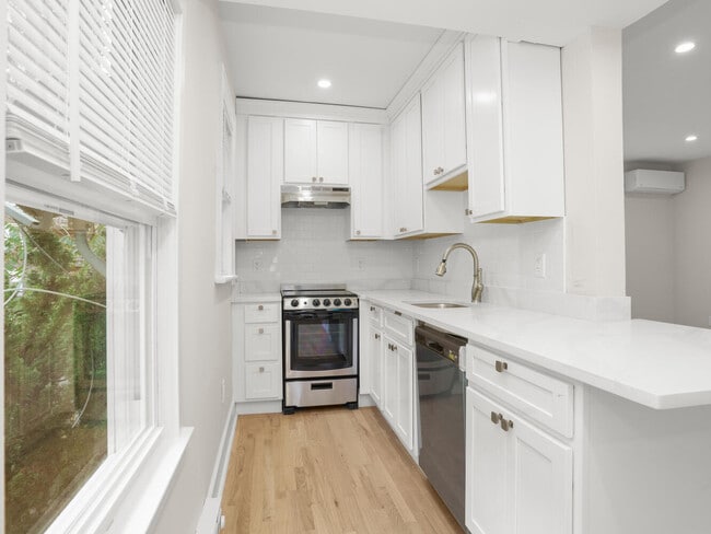 property at 21 Holcomb Ave