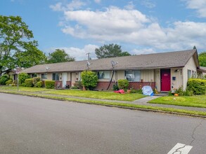 4920-4990 SW Franklin Ave in Beaverton, OR - Building Photo - Building Photo