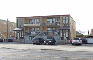 751-753 Lawrence Ave in Toronto, ON - Building Photo