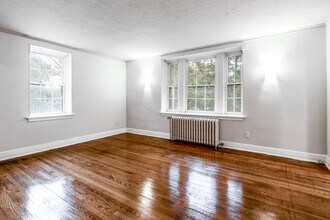 697-701 Eglinton in Toronto, ON - Building Photo - Interior Photo