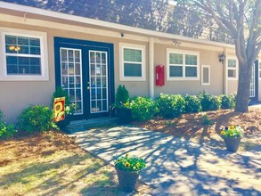 Monaco Lake Townhomes in Pascagoula, MS - Foto de edificio - Building Photo