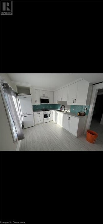 155 Wentworth St S in Hamilton, ON - Building Photo