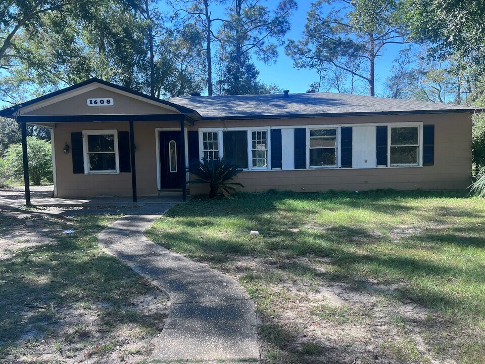 1608 Hartwell Dr in Mobile, AL - Building Photo