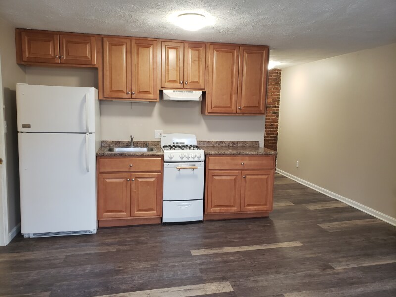 27 Hurd St in Lowell, MA - Building Photo