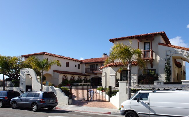 Casa De Marca in San Clemente, CA - Foto de edificio - Building Photo