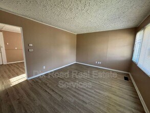 4910 Porterfield Dr in Dayton, OH - Building Photo - Building Photo