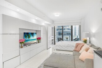 1010 Brickell Ave, Unit 1710 in Miami, FL - Building Photo - Building Photo