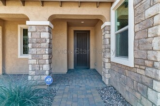 14479 W Desert Flower Dr in Goodyear, AZ - Building Photo - Building Photo