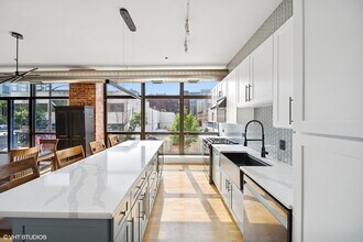 23 N Green St in Chicago, IL - Building Photo - Building Photo
