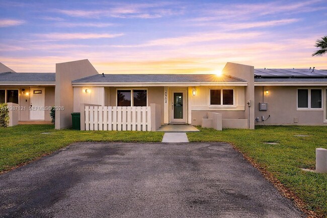 20704 SW 103rd Pl in Cutler Bay, FL - Building Photo - Building Photo