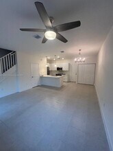 8381 NW 43rd St in Doral, FL - Foto de edificio - Building Photo