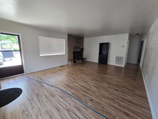 660 Richmond Rd in Susanville, CA - Building Photo - Building Photo