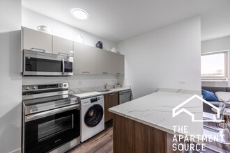 1553 W Hollywood Ave, Unit A in Chicago, IL - Building Photo - Building Photo