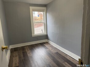 112 Rockwell St in Winchester, CT - Foto de edificio - Building Photo