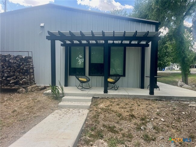 625 S Milam St in Seguin, TX - Building Photo - Building Photo