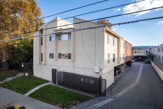 Tara Village in Tarzana, CA - Building Photo - Building Photo