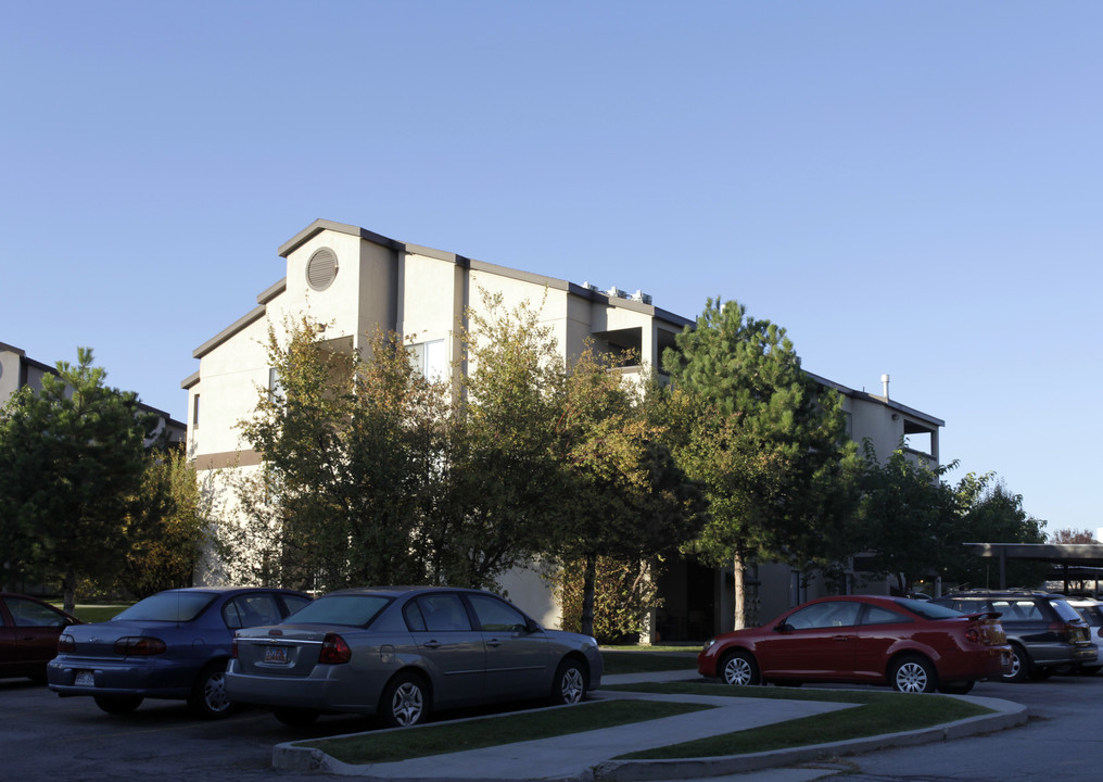 Summerwood Apartments in Taylorsville, UT - Foto de edificio