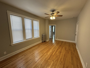 1507 W Schreiber Ave, Unit 2 in Chicago, IL - Building Photo - Building Photo