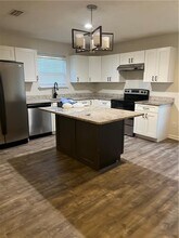 409 Lakewood Ave in Brunswick, GA - Foto de edificio - Building Photo