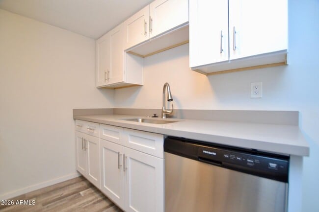 44 E Roanoke Ave in Phoenix, AZ - Foto de edificio - Building Photo