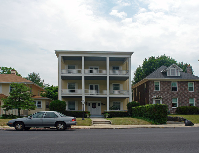 1106 Oak Hill Ave in Hagerstown, MD - Foto de edificio - Building Photo