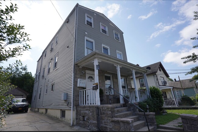 33 Palace Pl in Port Chester, NY - Building Photo - Building Photo