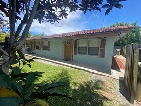 121 SW 15th St, Unit C in Pompano Beach, FL - Building Photo