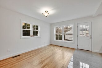 39 Robbins Ave in Newington, CT - Building Photo - Building Photo