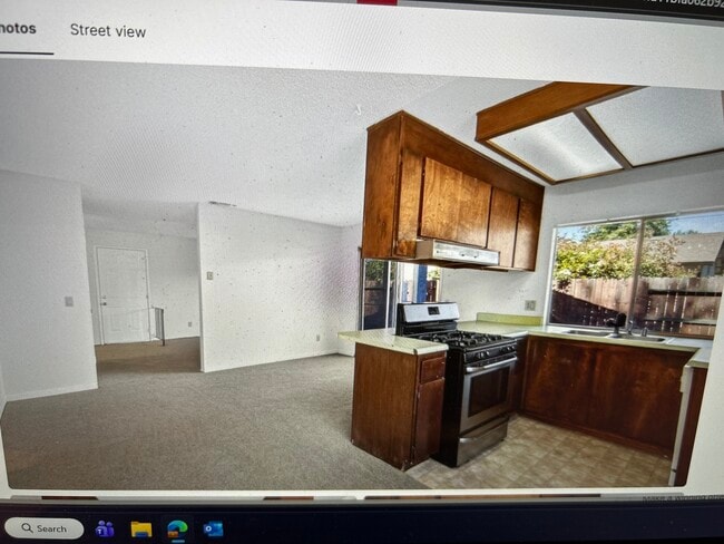 7242 Aberfeldy Way in Sacramento, CA - Foto de edificio - Building Photo