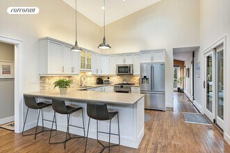 14 Hedges Banks Dr in East Hampton, NY - Building Photo - Building Photo