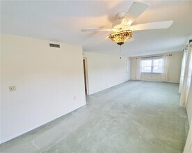 1000 49th Street N in St. Petersburg, FL - Building Photo - Building Photo